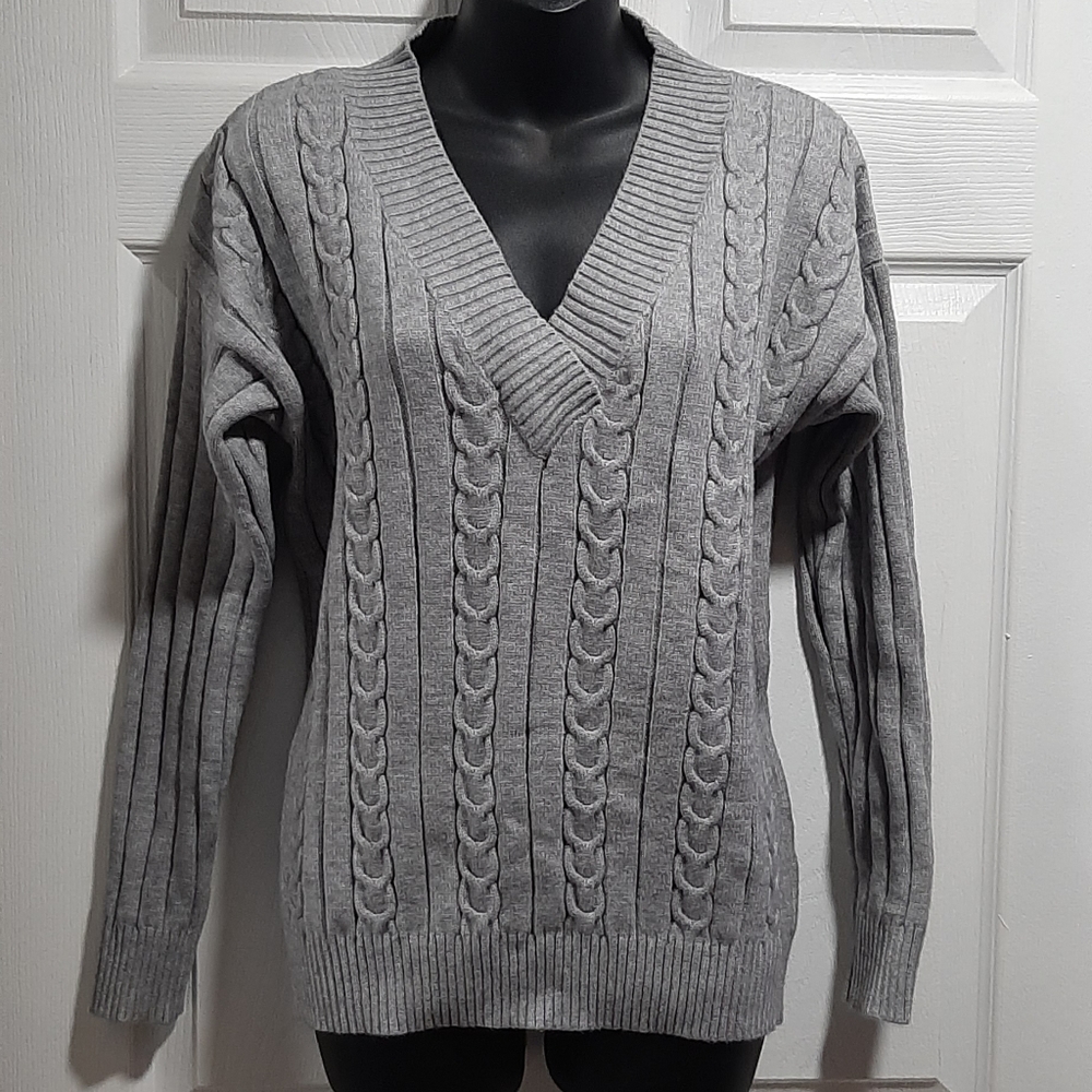 XIA Gray Cable Knit V-Neck Long Sleeve Sweater Size Small Super Soft